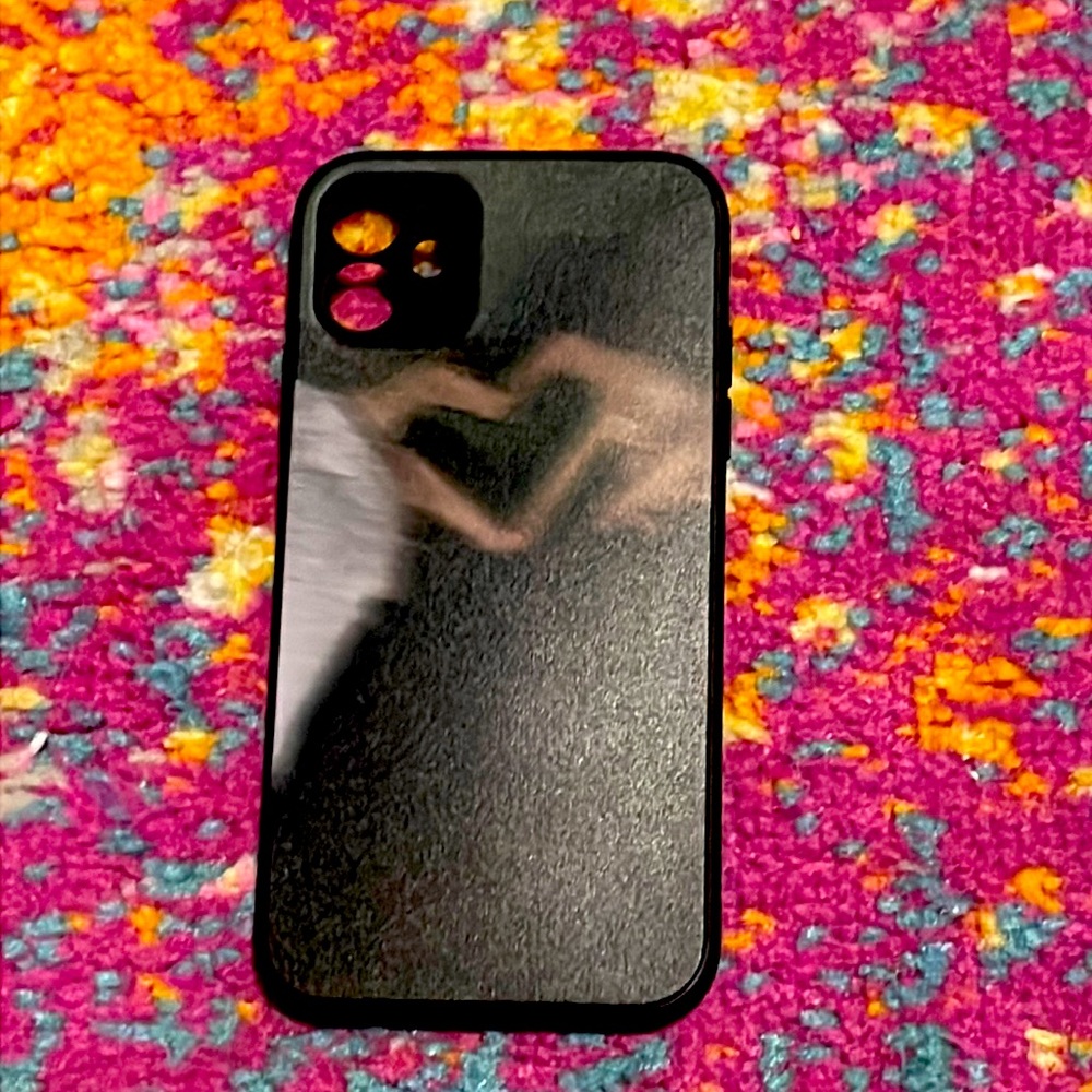 Finger heart phone case